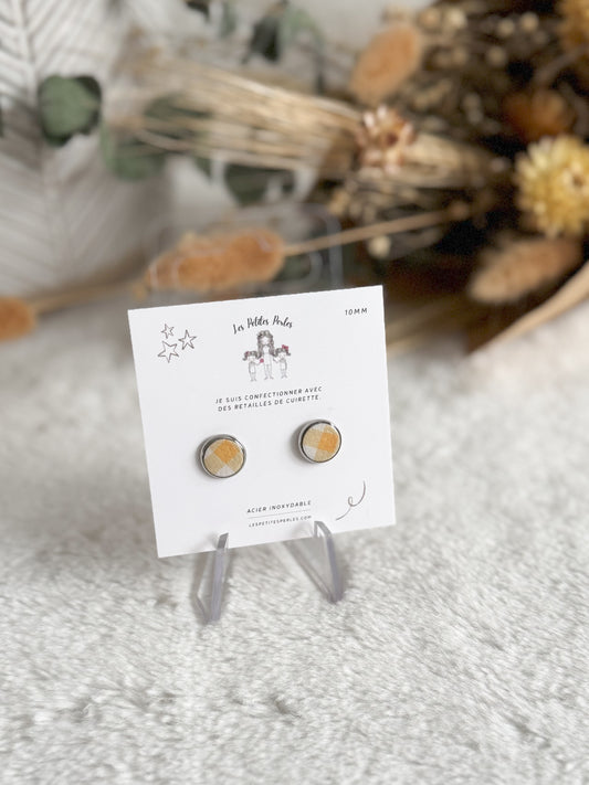 Boucles d'oreilles 10mm Carreaux Orange contour argent