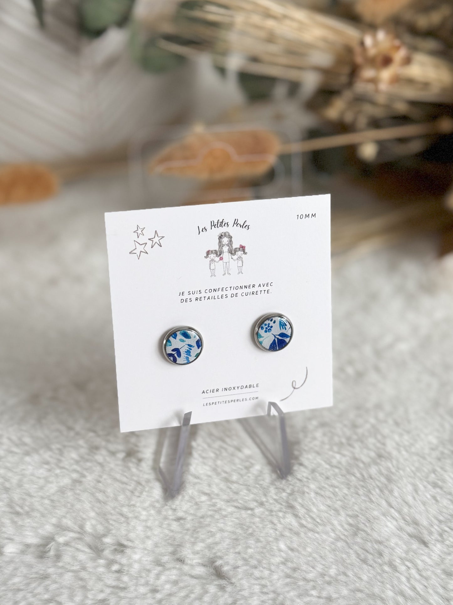 Boucles d'oreilles 10mm Fleurs Bleu contour argent